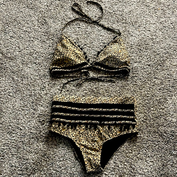 Lacey leopard bikini - Picture 1 of 3